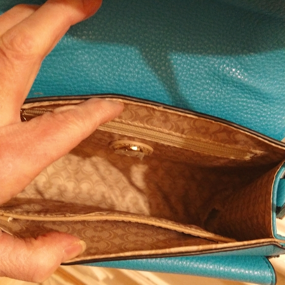 Aqua and black crossbody bag - Picture 8 of 11